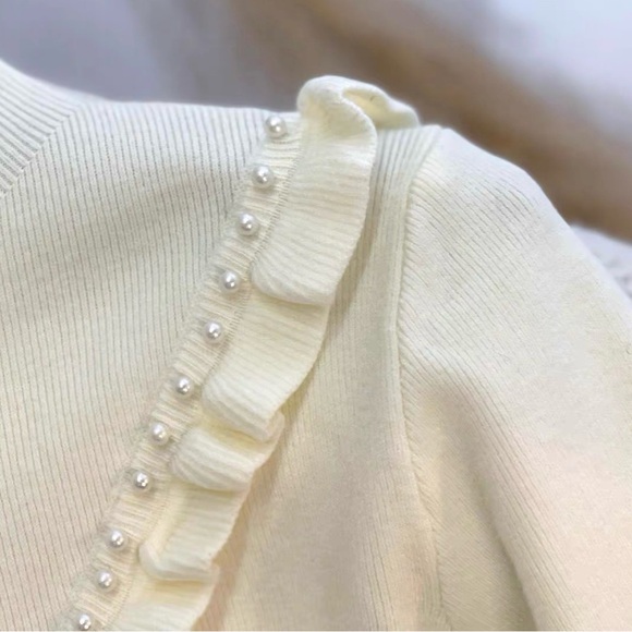brand new pearl sweater - Picture 3 of 3